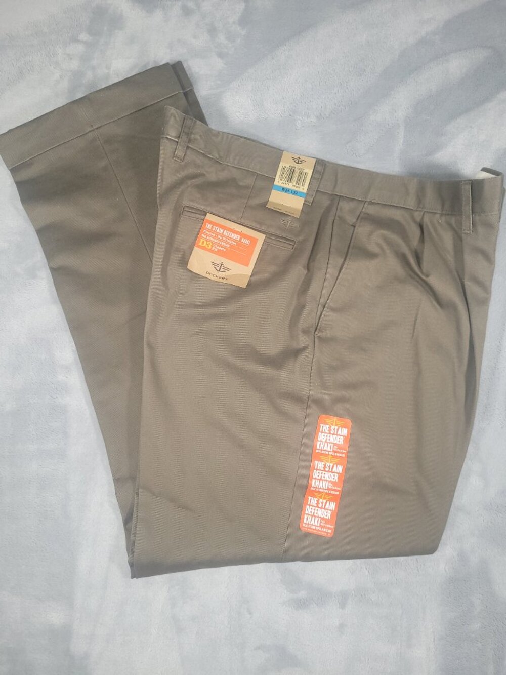 Dockers D3 Stain Defender Khaki Pants Men's 36x32 Olive Pleated Wrinkle Free NWT